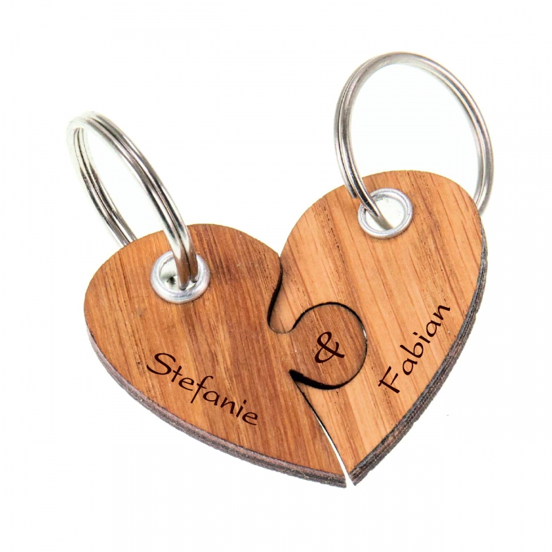 Schlüsselanhänger Holz geteiltes Herz mit Wunschnamen